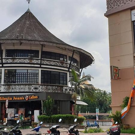 Lovely Waterfront Riverbank Suite With Pool A2 Kuching Dış mekan fotoğraf