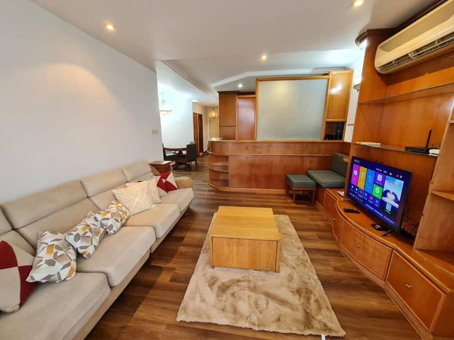 Lovely Waterfront Riverbank Suite With Pool A2 Kuching Dış mekan fotoğraf