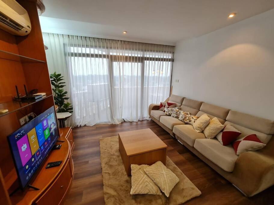 Lovely Waterfront Riverbank Suite With Pool A2 Kuching Dış mekan fotoğraf