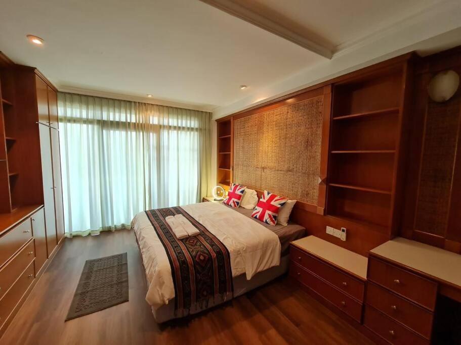 Lovely Waterfront Riverbank Suite With Pool A2 Kuching Dış mekan fotoğraf