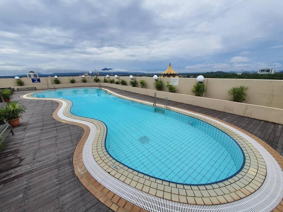 Lovely Waterfront Riverbank Suite With Pool A2 Kuching Dış mekan fotoğraf